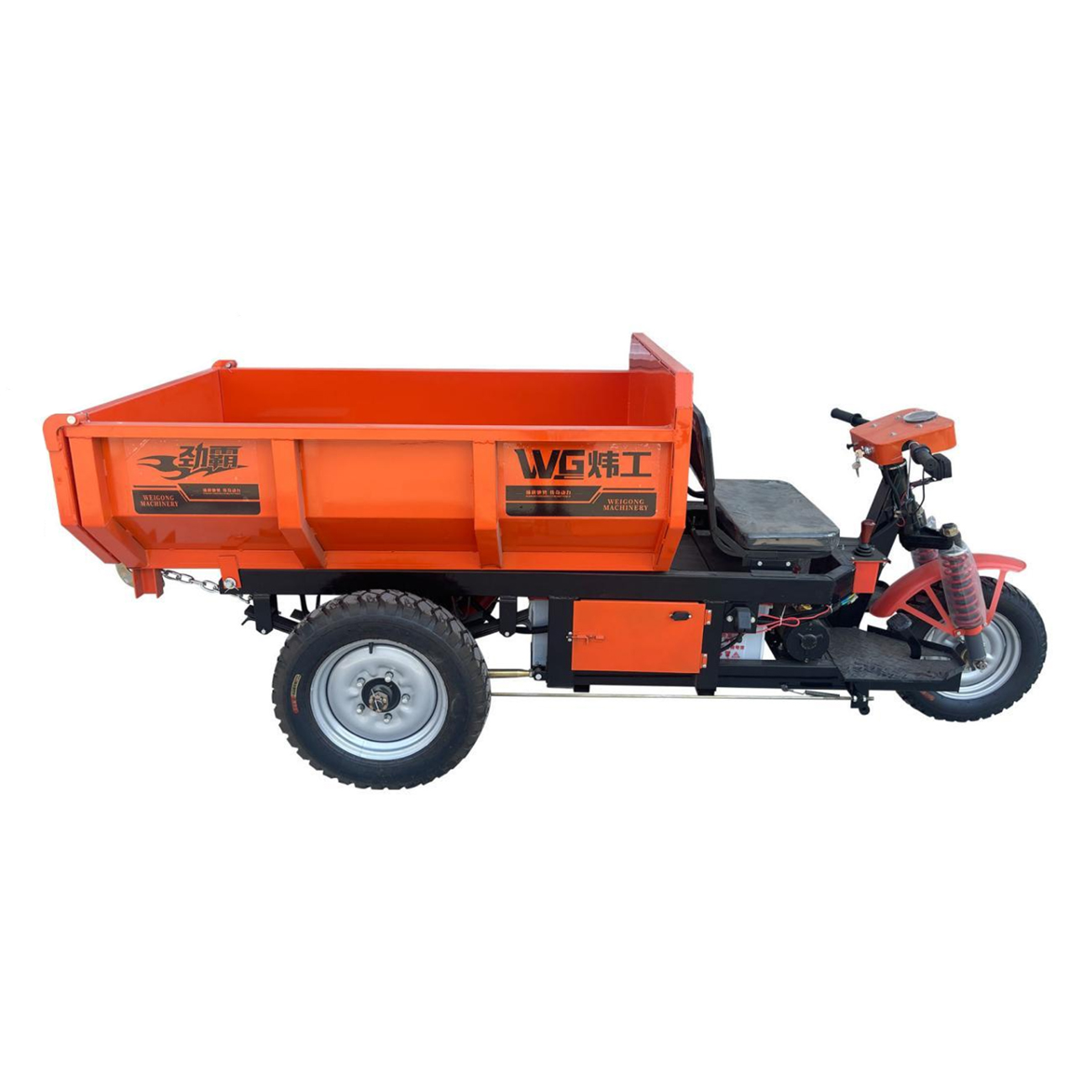 Rear-opening tricycle with hydraulic system